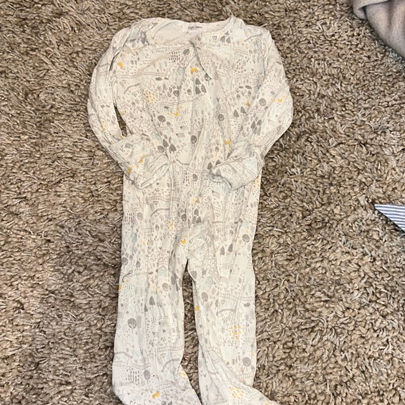 Angel Dear 6-9 month zip up pj neutral print - Picture 2 of 4